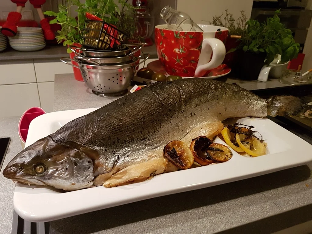 Rezept: Fisch / Lachs = ein "Ganzer" Lachs mit Zitronenbuttersosse à la Biggi Bild Nr. 10 Fisch / Lachs = ein "Ganzer" Lachs mit Zitronenbuttersosse à la Biggi - Rezept - Bild Nr. 10