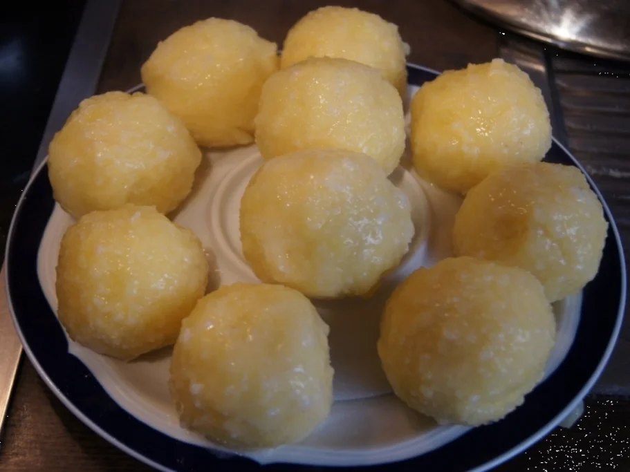 Rezept: Halbseidene Knödel II Halbseidene Knödel II - Rezept