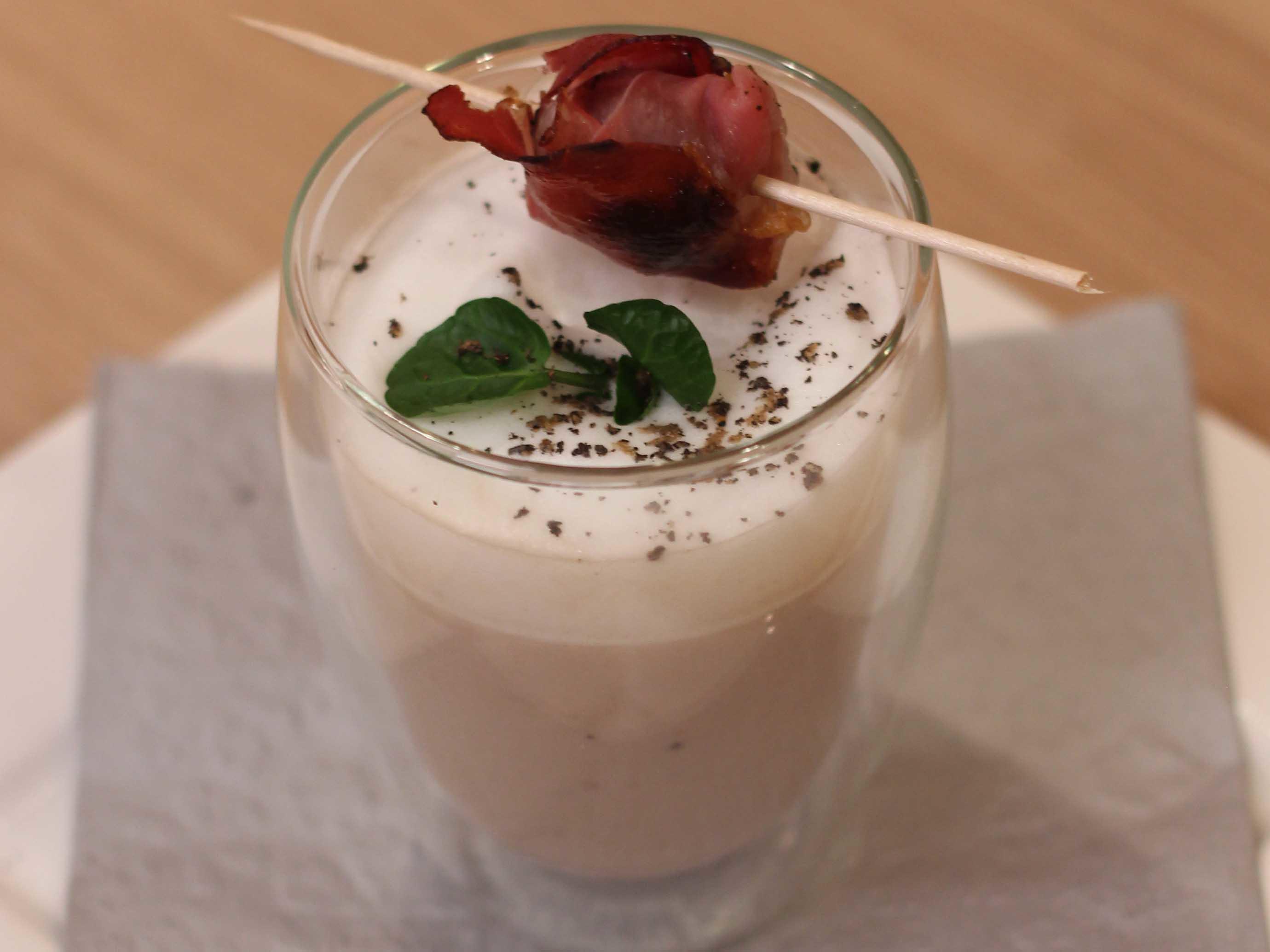 Bilder für Maronen-Cappuccino mit Brunnenkresse und Speck-Marone - Rezept