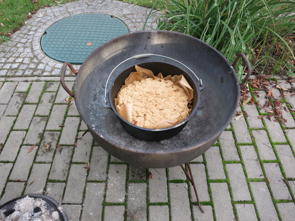 Rezept: Apfelkuchen aus dem DutchOven Bild Nr. 1477 Apfelkuchen aus dem DutchOven - Rezept - Bild Nr. 1477