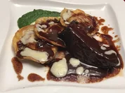 Rinderbäckle und Rinderbäckle-Ravioli, Wirsing, Pflaumen, Zitronenschaum - Rezept