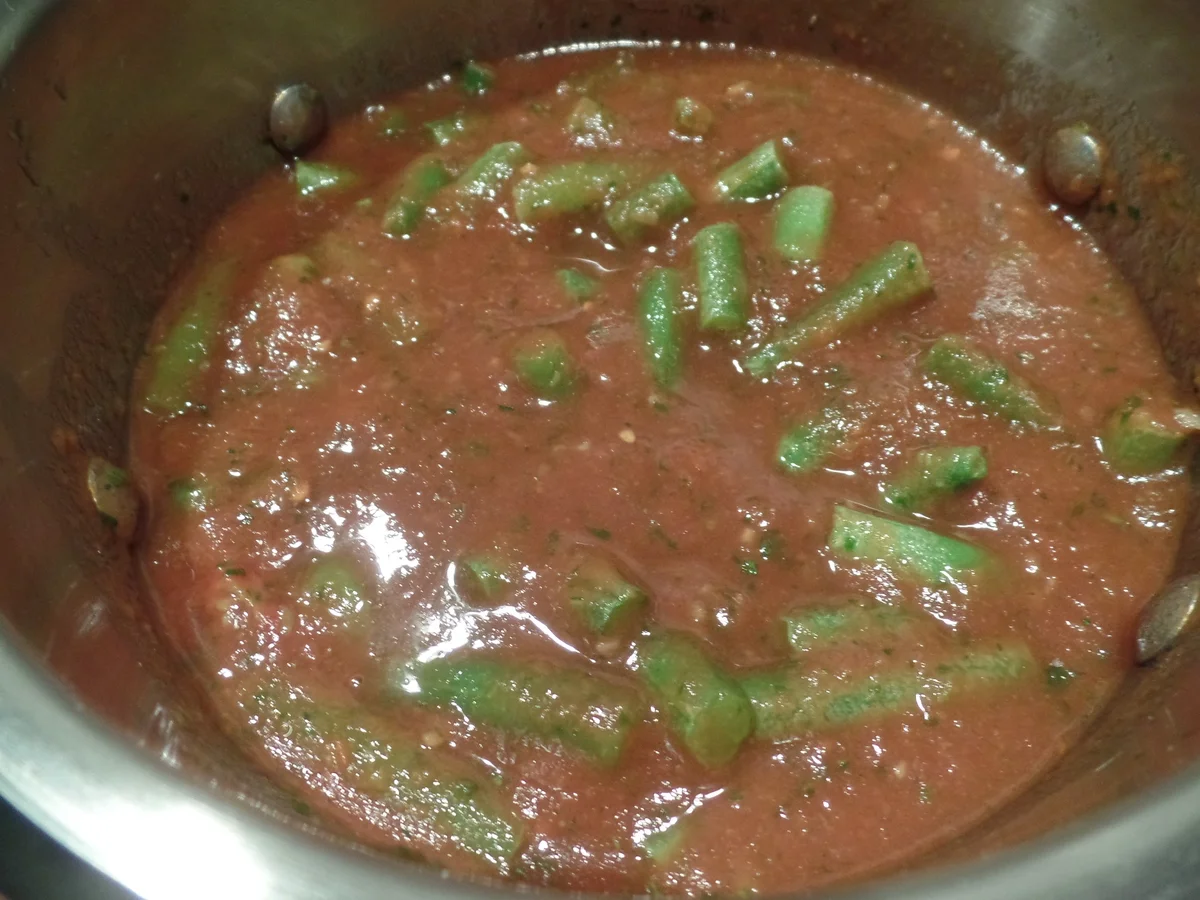 Hackbraten mit Tomatensauce und Bohnen - Rezept - Bild Nr. 1491