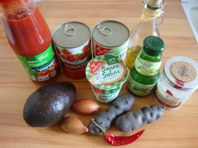 Tomatensüppchen mit Avocadotatar und Chips - Rezept - Bild Nr. 1517