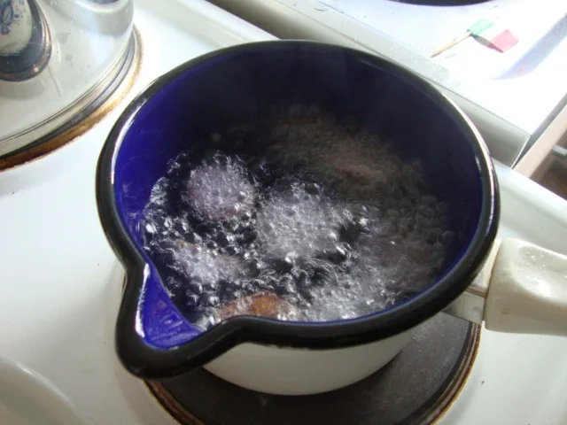 Tomatensüppchen mit Avocadotatar und Chips - Rezept - Bild Nr. 1519