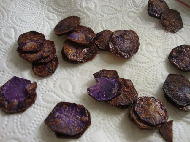 Tomatensüppchen mit Avocadotatar und Chips - Rezept - Bild Nr. 1520