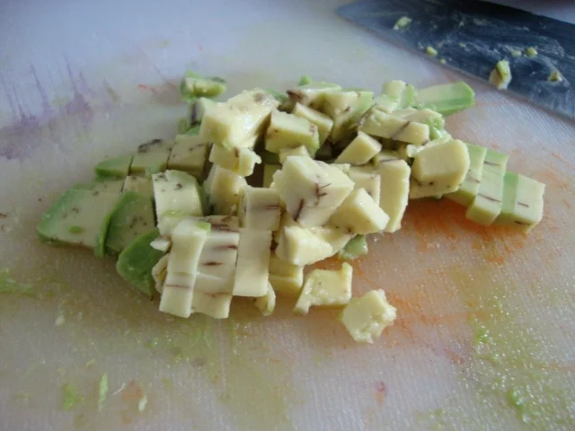 Tomatensüppchen mit Avocadotatar und Chips - Rezept - Bild Nr. 1522