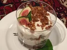 Creme-Dessert mit Feigen-Kompott und Walnuss-Streuseln - Rezept