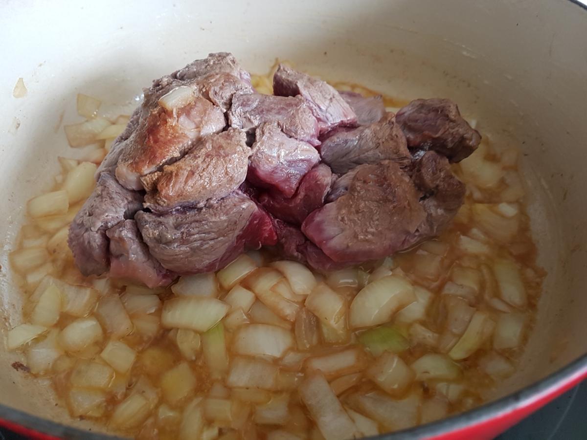 Zwiebelfleisch als Gulasch à la Biggi - Rezept - Bild Nr. 3