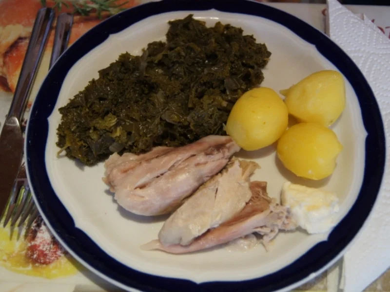 Rezept: Eisbein mit Grünkohl und Drillingen Eisbein mit Grünkohl und Drillingen - Rezept