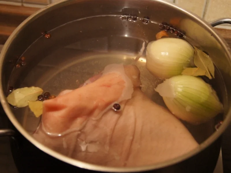 Rezept: Eisbein mit Grünkohl und Drillingen Bild Nr. 3 Eisbein mit Grünkohl und Drillingen - Rezept - Bild Nr. 3