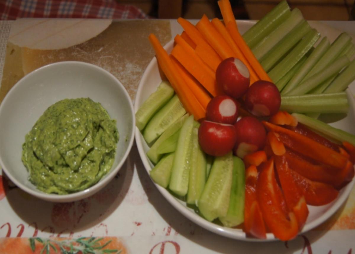 Gemüsesticks mit pikanten Avocado-Dip - Rezept Eingereicht von MausVoh