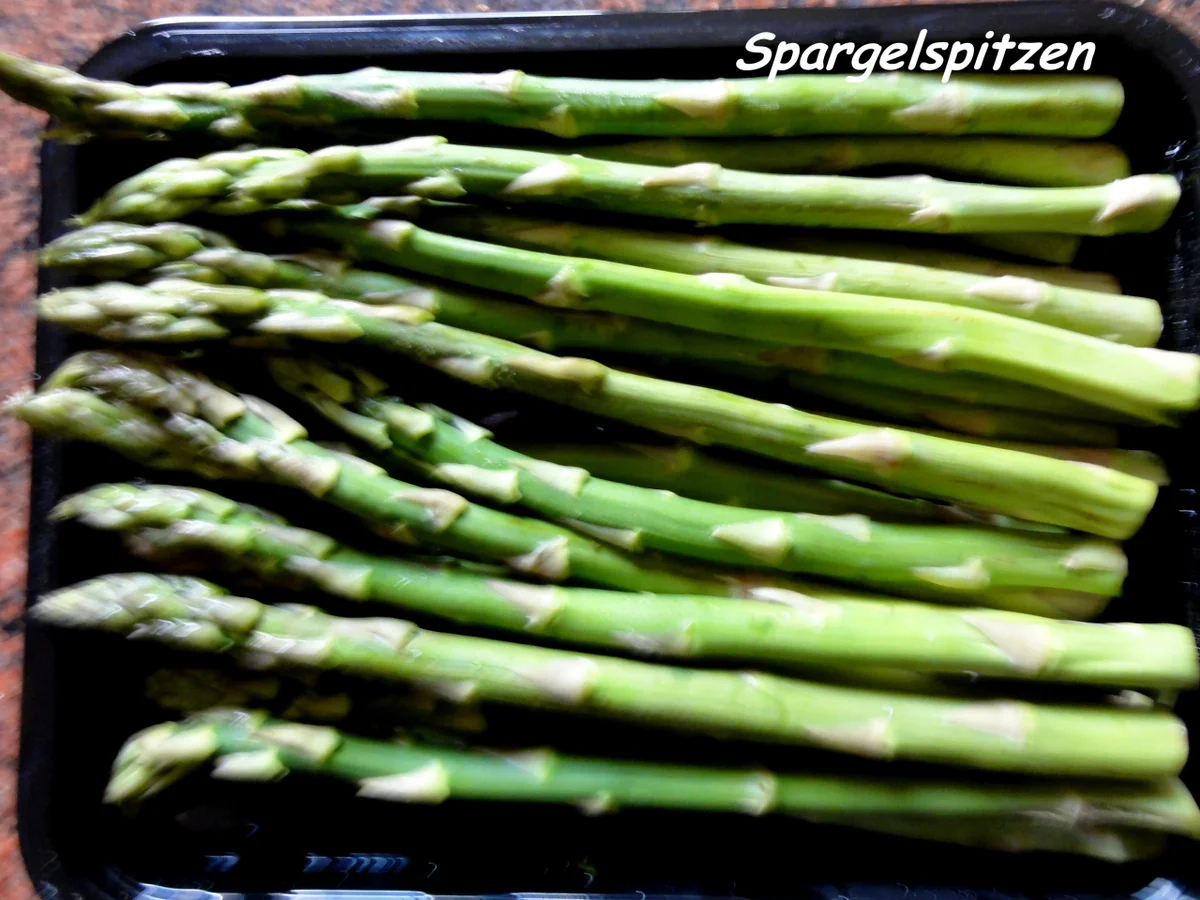 Rezept: Gemüse: GRÜNER-SPARGEL-FRISCHKÄSE-TARTE Bild Nr. 4 Gemüse: GRÜNER-SPARGEL-FRISCHKÄSE-TARTE - Rezept - Bild Nr. 4