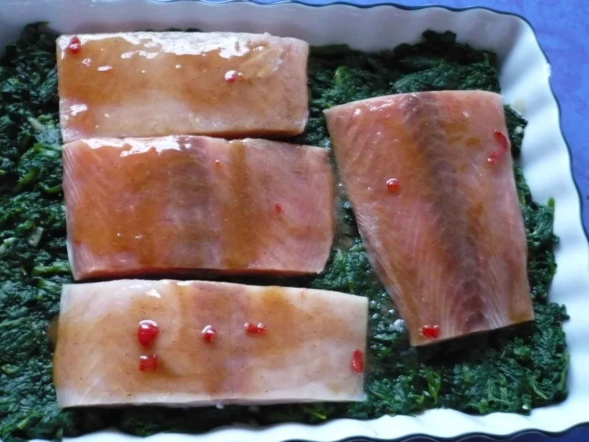 Rezept: Lachs auf Spinat mit Sahnesoße Bild Nr. 1496 Lachs auf Spinat mit Sahnesoße - Rezept - Bild Nr. 1496
