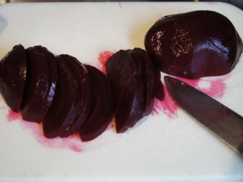 Rezept: Kabeljaufilet auf süß-saure Rote Bete mit Drillingen Bild Nr. 1514 Kabeljaufilet auf süß-saure Rote Bete mit Drillingen - Rezept - Bild Nr. 1514