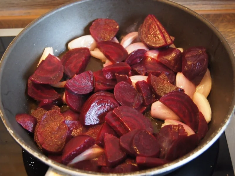 Rezept: Kabeljaufilet auf süß-saure Rote Bete mit Drillingen Bild Nr. 1517 Kabeljaufilet auf süß-saure Rote Bete mit Drillingen - Rezept - Bild Nr. 1517