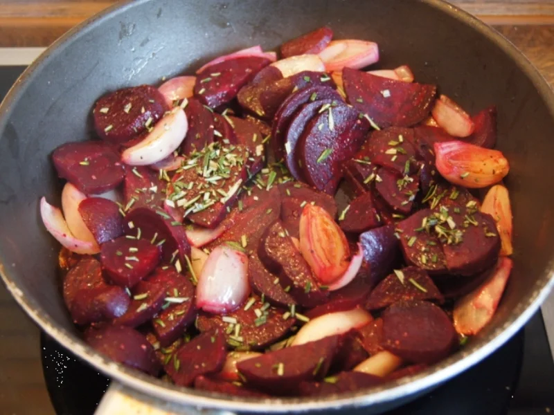 Rezept: Kabeljaufilet auf süß-saure Rote Bete mit Drillingen Bild Nr. 1520 Kabeljaufilet auf süß-saure Rote Bete mit Drillingen - Rezept - Bild Nr. 1520