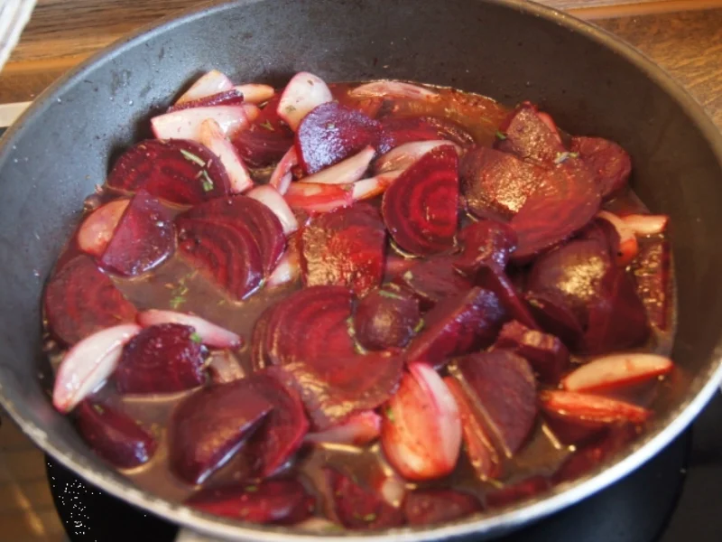 Rezept: Kabeljaufilet auf süß-saure Rote Bete mit Drillingen Bild Nr. 1521 Kabeljaufilet auf süß-saure Rote Bete mit Drillingen - Rezept - Bild Nr. 1521