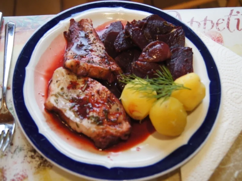 Rezept: Kabeljaufilet auf süß-saure Rote Bete mit Drillingen Bild Nr. 1525 Kabeljaufilet auf süß-saure Rote Bete mit Drillingen - Rezept - Bild Nr. 1525