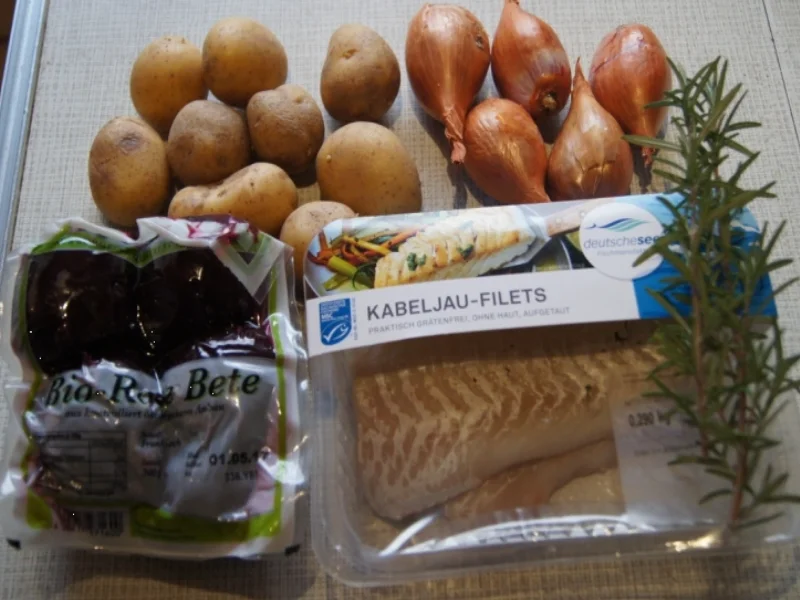 Rezept: Kabeljaufilet auf süß-saure Rote Bete mit Drillingen Bild Nr. 1526 Kabeljaufilet auf süß-saure Rote Bete mit Drillingen - Rezept - Bild Nr. 1526