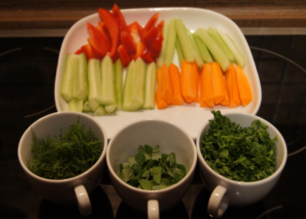 Gemüsesticks mit Kräuter-Quark-Dip - Rezept - Bild Nr. 3