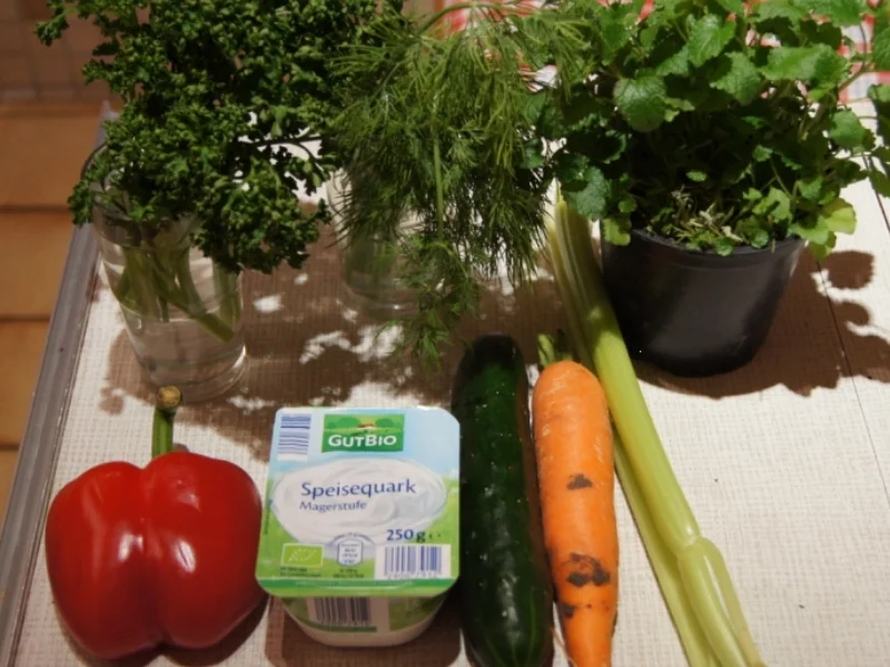 Gemüsesticks mit Kräuter-Quark-Dip - Rezept - Bild Nr. 2