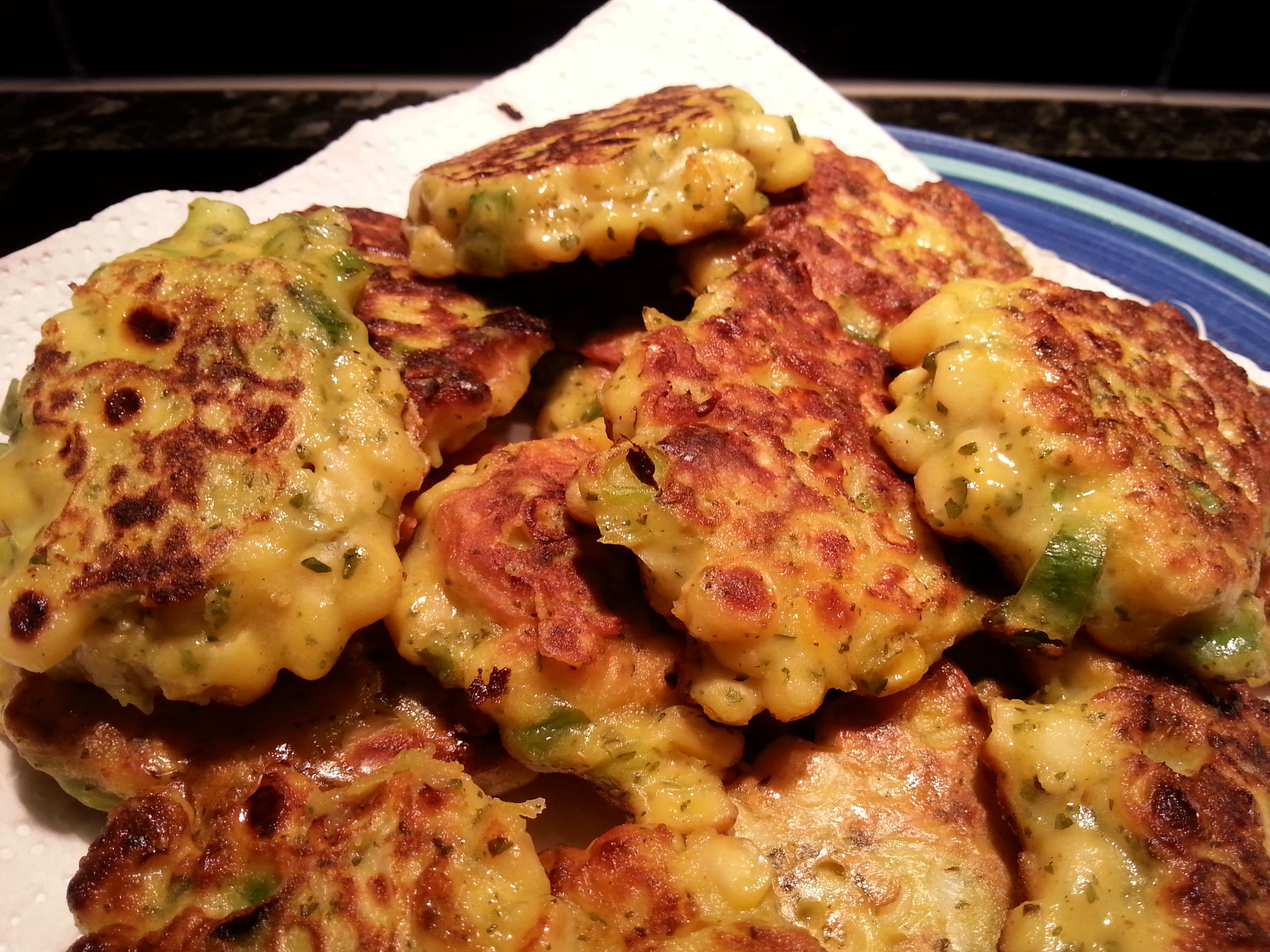 Bilder für Maisküchlein / Corn Fritters mit Joghurt (ca. 14 Portionen) - Rezept