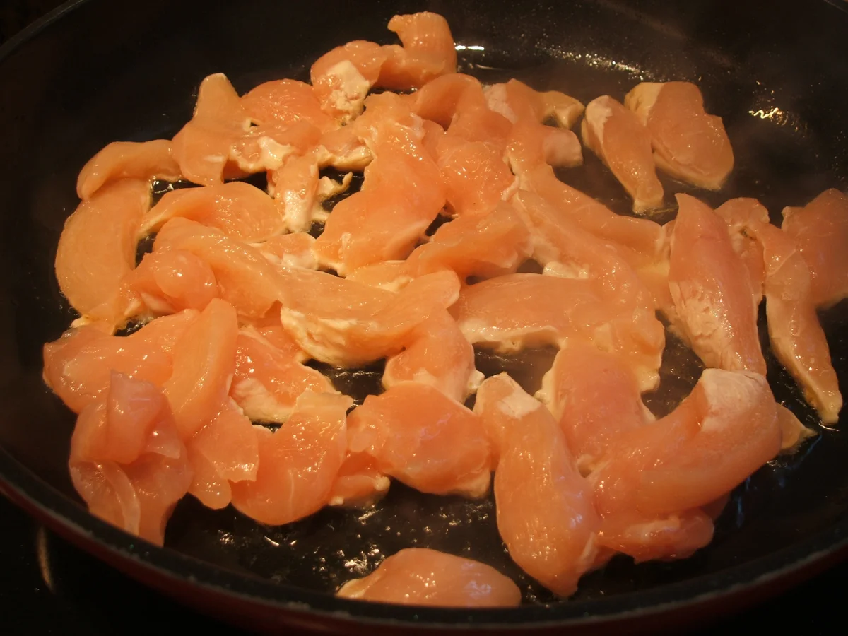 Rezept: Geflügel: Hähnchengeschnetzeltes mit fruchtig-scharfer Soße Bild Nr. 1522 Geflügel: Hähnchengeschnetzeltes mit fruchtig-scharfer Soße - Rezept - Bild Nr. 1522