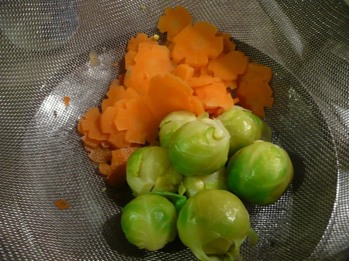 Putenkeule mit Kartoffeln & Rosenkohl - Speck - Karotten. - Rezept - Bild Nr. 1525