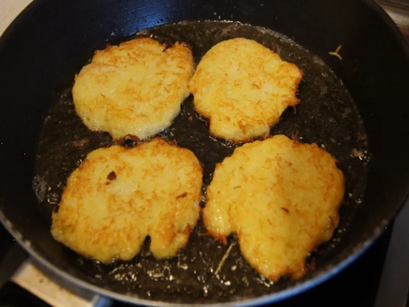 Knuspriger Kartoffelpuffer mit Räucherlachs - Rezept - Bild Nr. 1528
