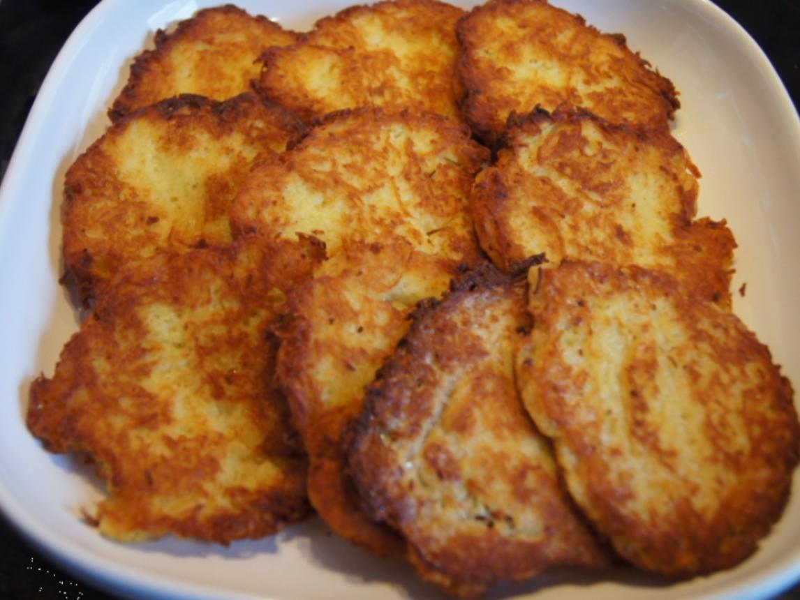 Knuspriger Kartoffelpuffer mit Räucherlachs - Rezept - kochbar.de