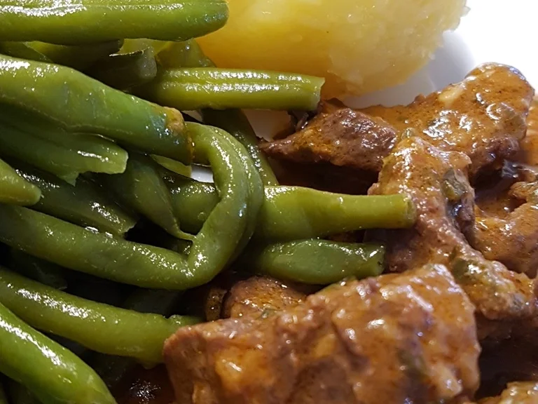 Ziege bzw. Zicklein als Gulasch mit Princessbohnen und Kloss à la Biggi - Rezept - Bild Nr. 1542