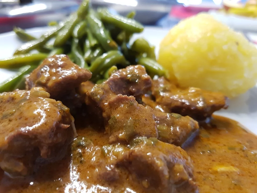 Ziege bzw. Zicklein als Gulasch mit Princessbohnen und Kloss à la Biggi - Rezept - Bild Nr. 1547