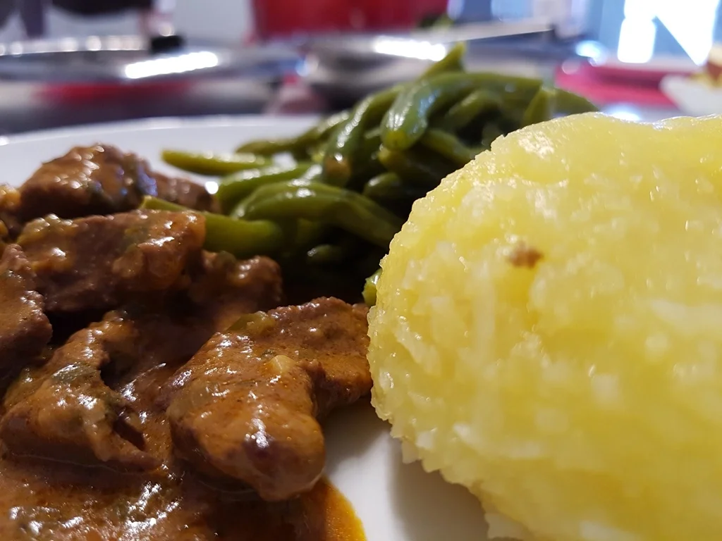 Ziege bzw. Zicklein als Gulasch mit Princessbohnen und Kloss à la Biggi - Rezept - Bild Nr. 1548