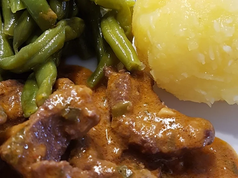 Ziege bzw. Zicklein als Gulasch mit Princessbohnen und Kloss à la Biggi - Rezept - Bild Nr. 1550