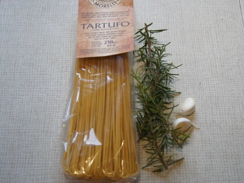 Rezept: Tagliolini in Knoblauch-Rosmarin-Butter Bild Nr. 1549 Tagliolini in Knoblauch-Rosmarin-Butter - Rezept - Bild Nr. 1549