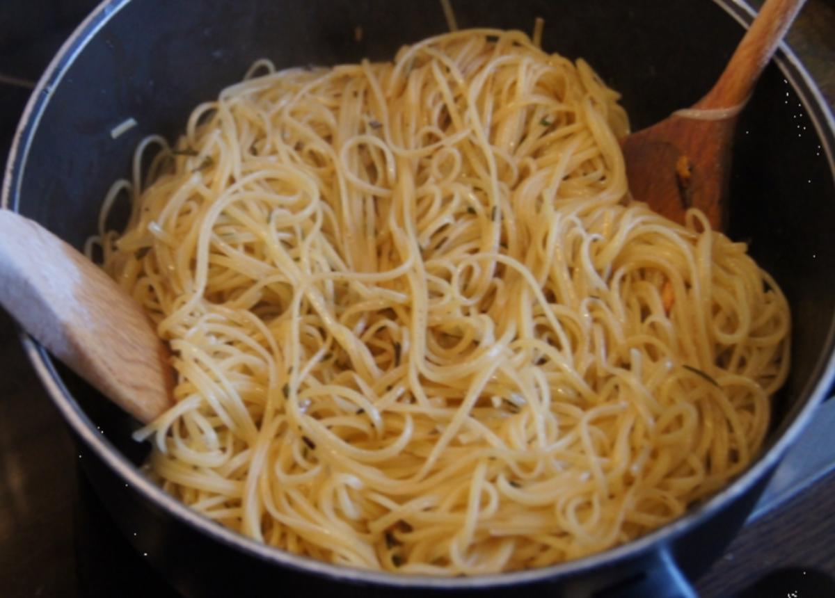 Tagliolini in Knoblauch-Rosmarin-Butter - Rezept - Bild Nr. 1550