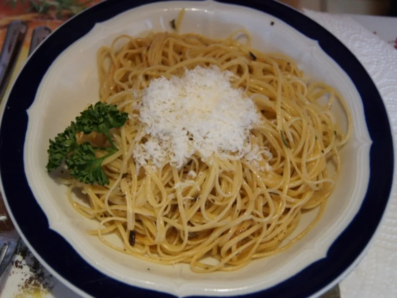 Rezept: Tagliolini in Knoblauch-Rosmarin-Butter Bild Nr. 1551 Tagliolini in Knoblauch-Rosmarin-Butter - Rezept - Bild Nr. 1551