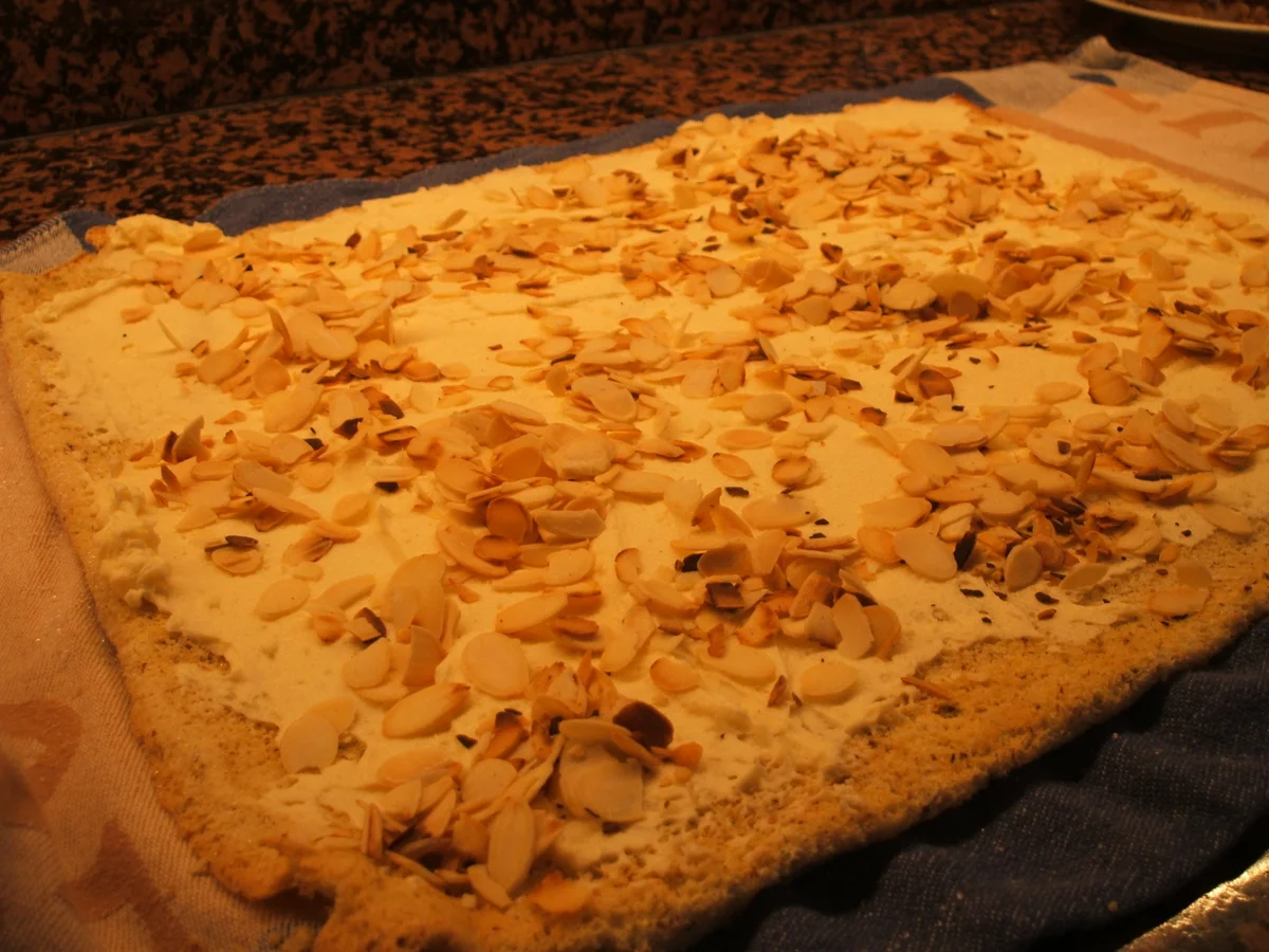 Backen: Amaretto-Rolle - Rezept - Bild Nr. 1557