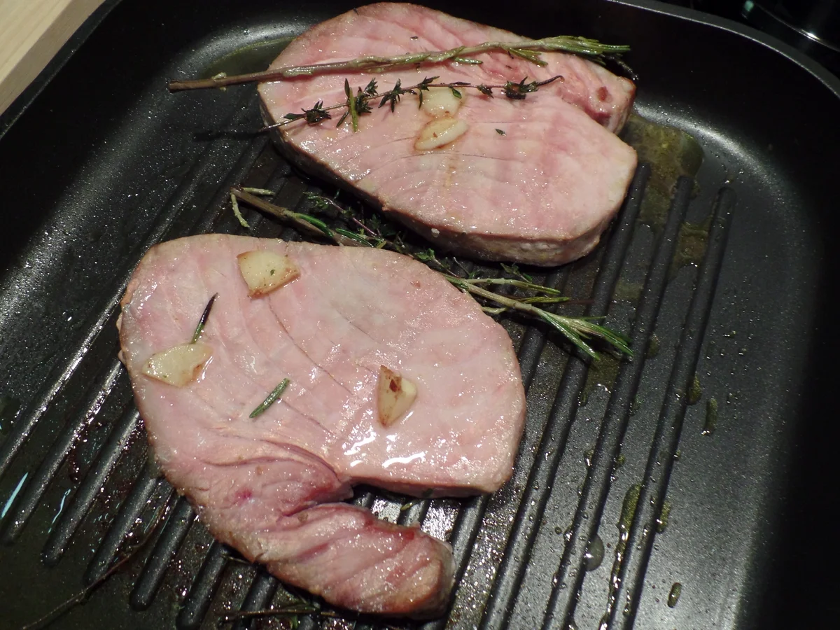 Thunfisch-Steak mit Bratkartoffeln - Rezept - Bild Nr. 1553