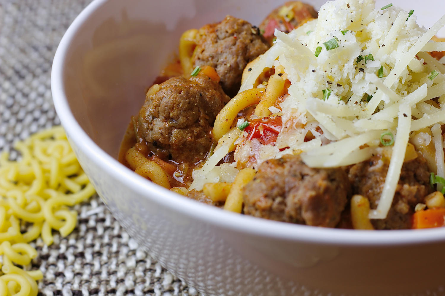 Nudeleintopf mit Hackbällchen - Rezept - kochbar.de Nudeleintopf mit Hackbällchen - Rezept - kochbar.de