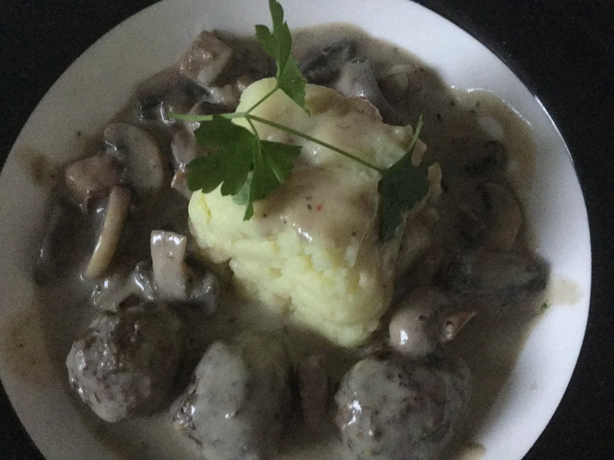 Hackbällchen in Champignon-Rahmsoße a la Ari - Rezept - Bild Nr. 1583