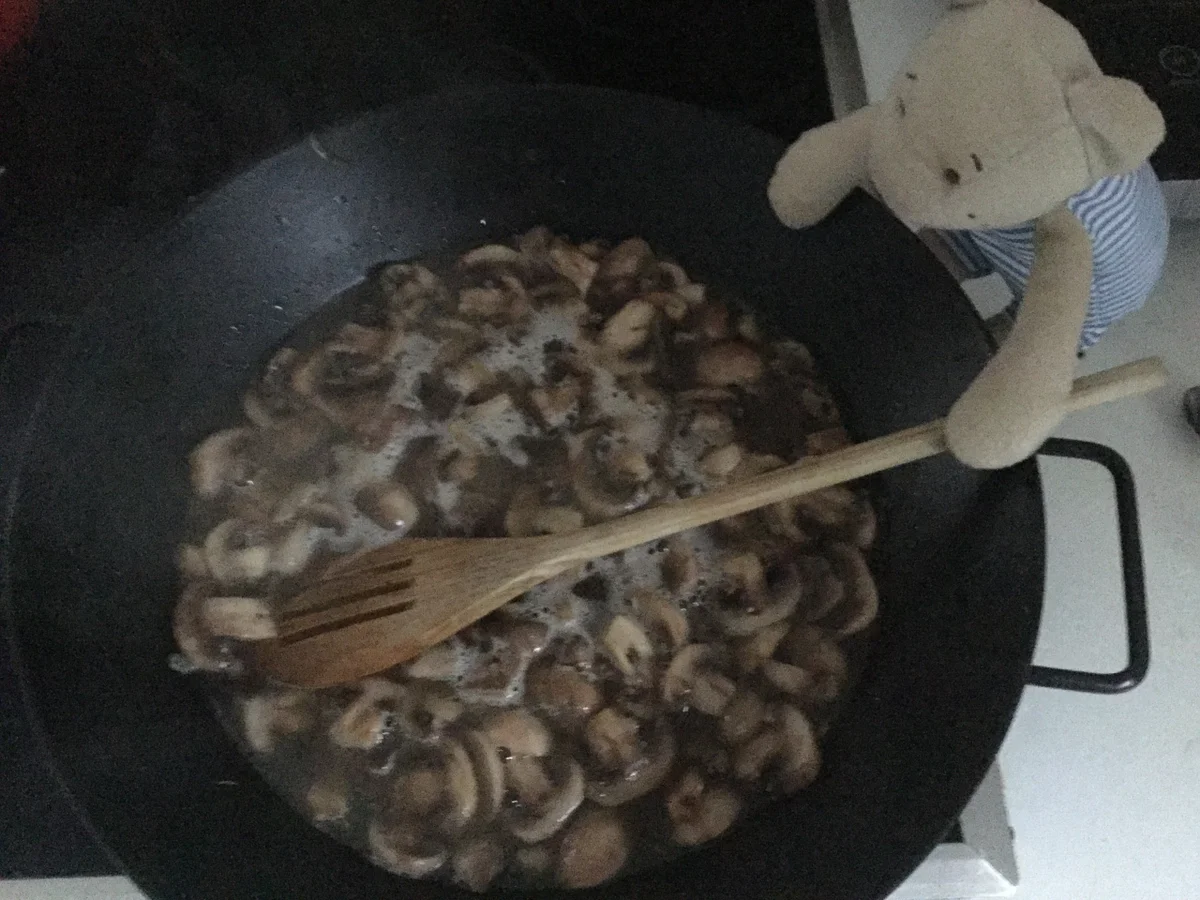 Hackbällchen in Champignon-Rahmsoße a la Ari - Rezept - Bild Nr. 1585