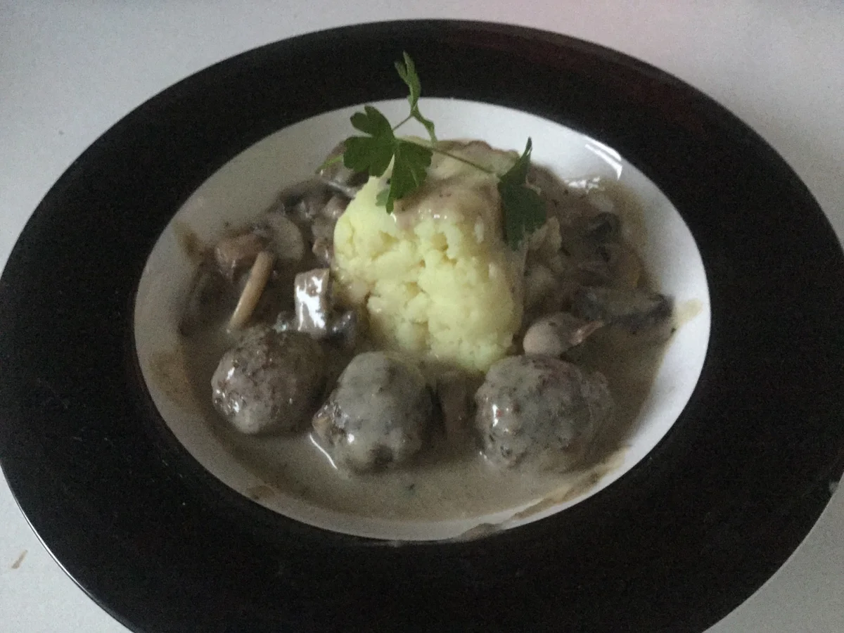 Hackbällchen in Champignon-Rahmsoße a la Ari - Rezept - Bild Nr. 1588