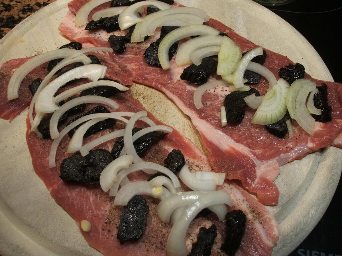 Fleisch: Schweineröllchen mit Backpflaumen - schnell &amp; einfach - von ...