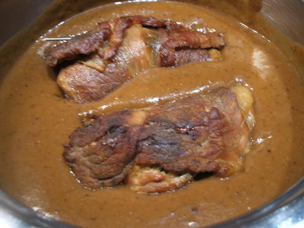 Fleisch: Schweineröllchen mit Backpflaumen - Rezept - kochbar.de