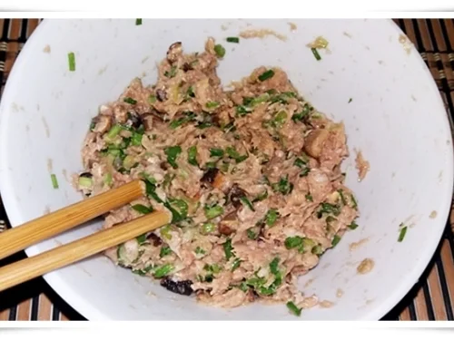 Chinesische  Dumplings (ړײ) mit würziger Füllung - Rezept - Bild Nr. 1587