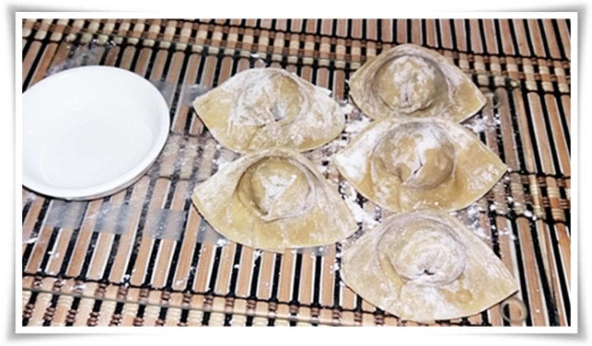 Chinesische  Dumplings (ړײ) mit würziger Füllung - Rezept - Bild Nr. 1589