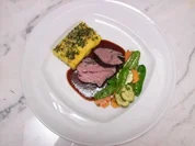 Rinderfilet pochiert an Gewürzjus und Pfannengemüse - Rezept