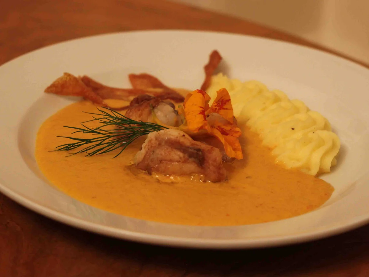 Seeteufel mit Kartoffelcreme und Paprikaschaum - Rezept