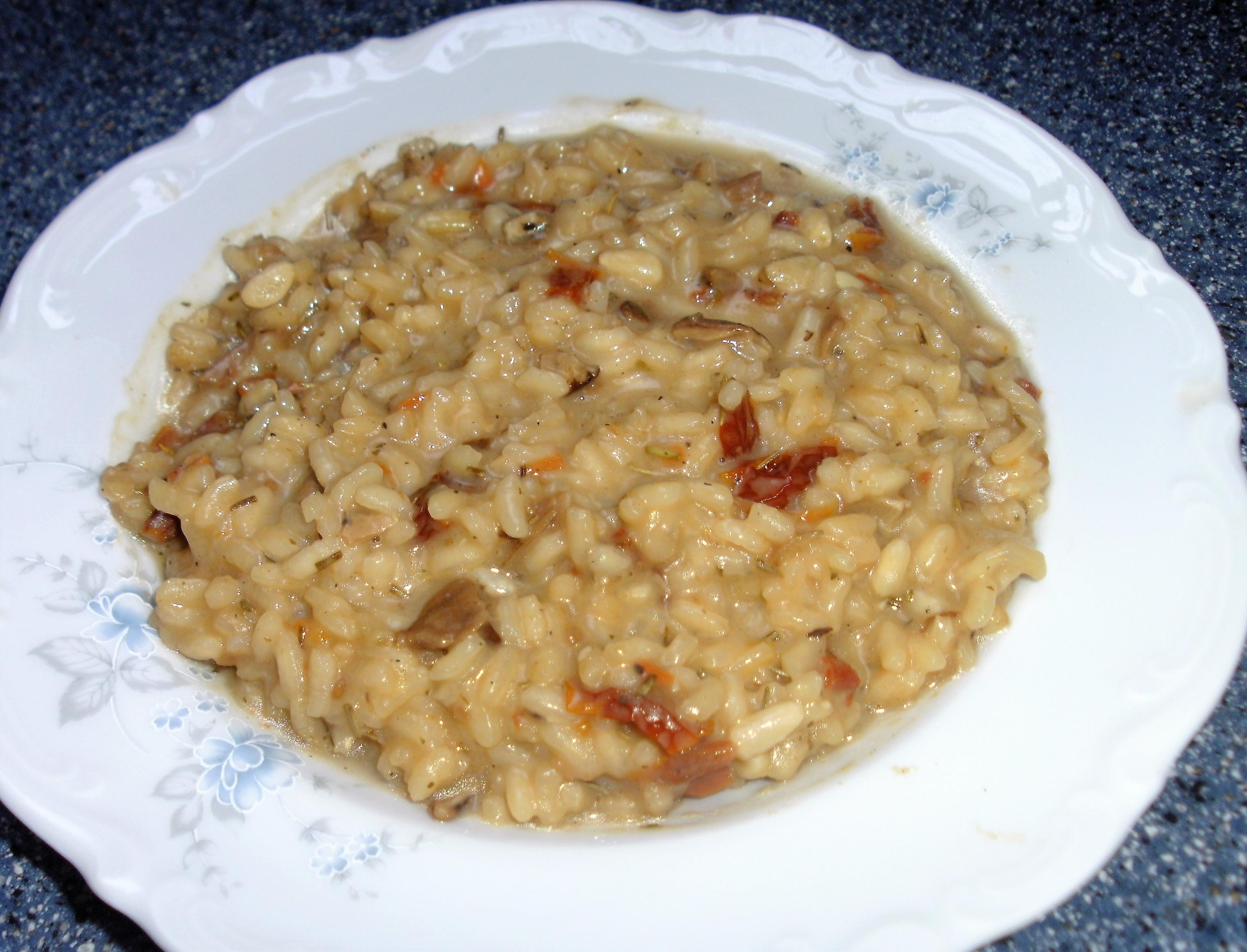 Bilder für Risotto mit getrockneten Tomaten und Steinpilzen - Rezept